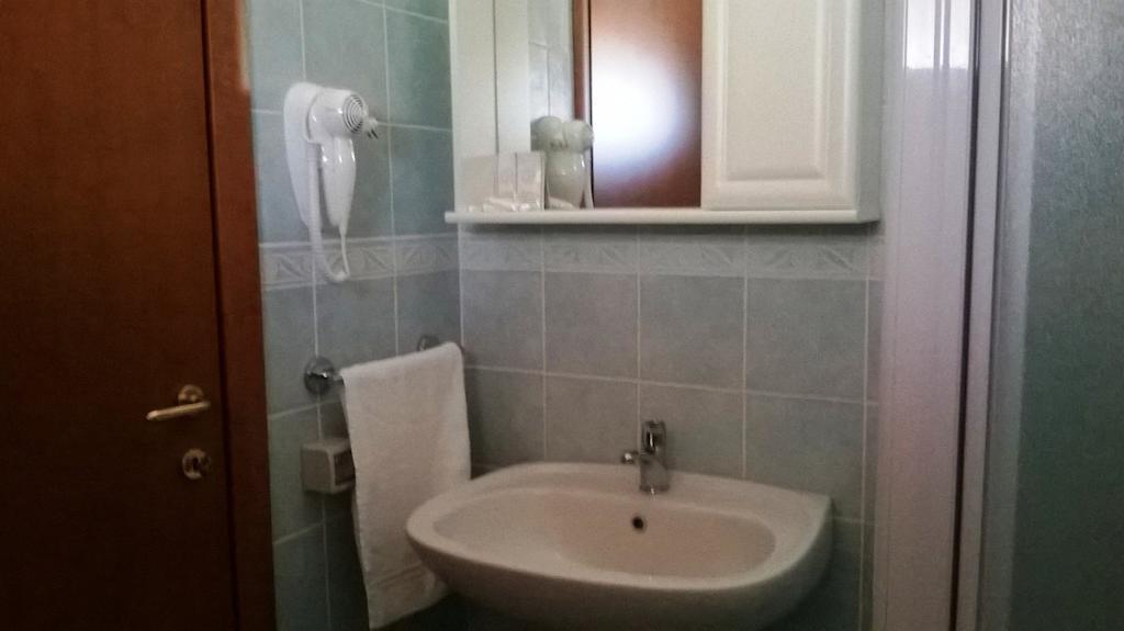 Hotel Bellavista S'Archittu Cameră foto